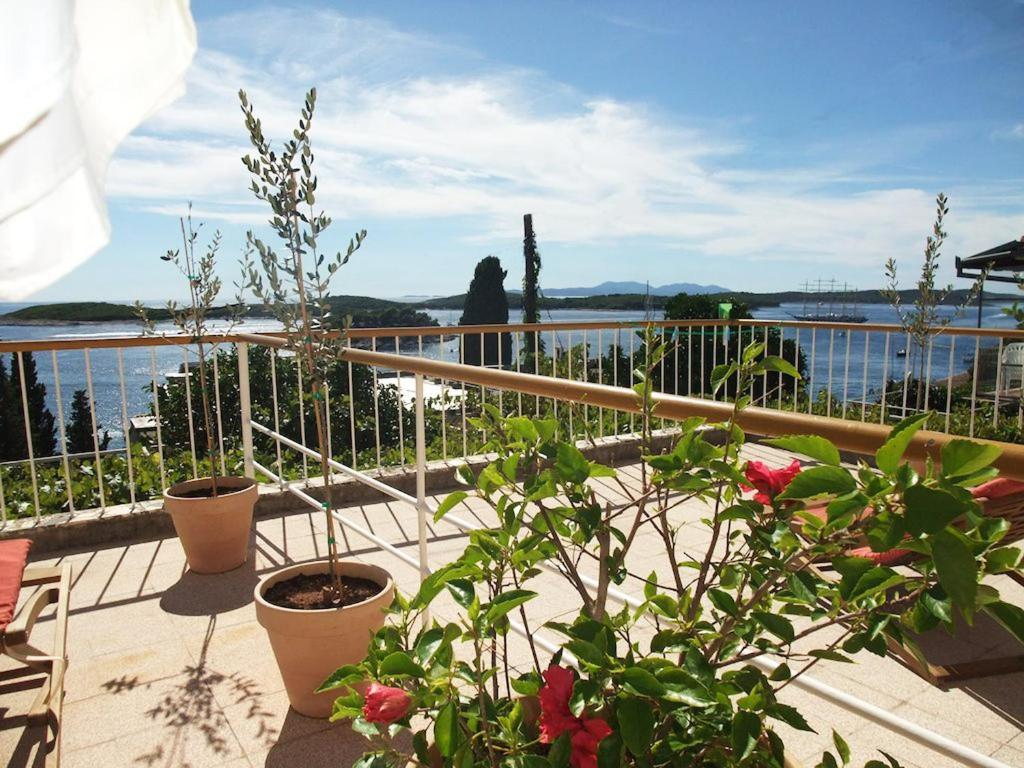 Rooms Vinka Tudor Хвар Екстериор снимка